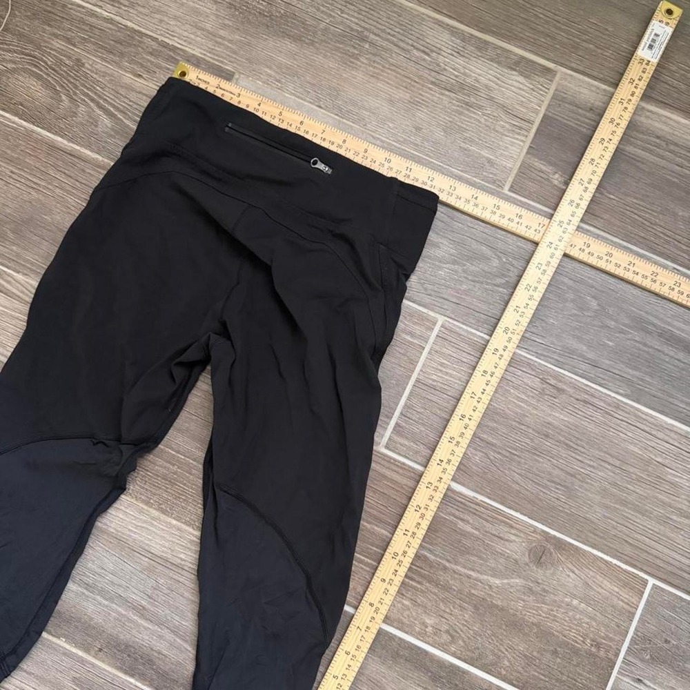 Black Lululemon Capri leggings size 6 - Picture 6 of 7